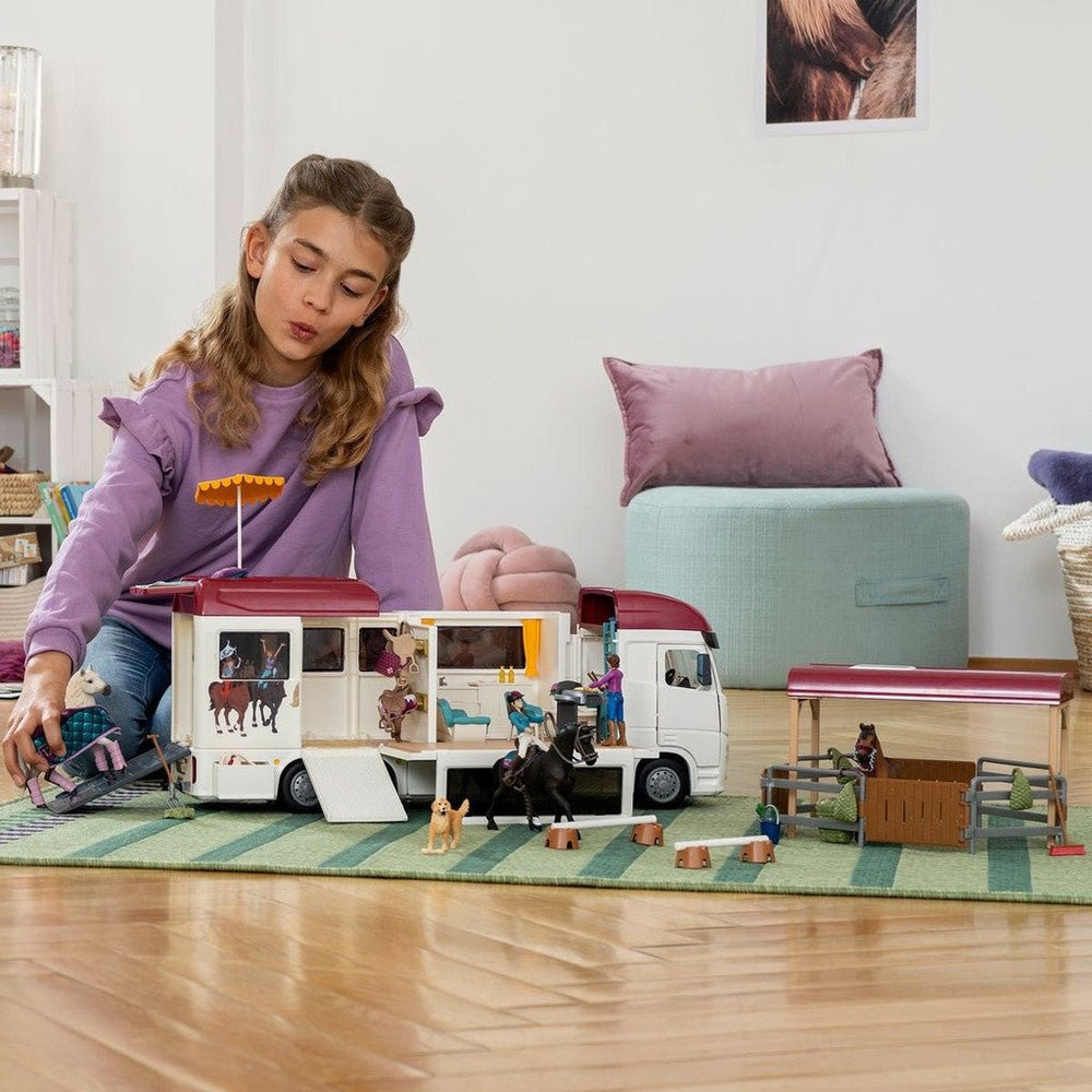 Schleich - Horse Transporter - The Glamorous Grub